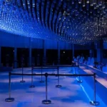 article-idea-elec-cite-du-vin-bordeaux-optimisation-des-eclarages-salle-du-belvedere-ambiance-bleue